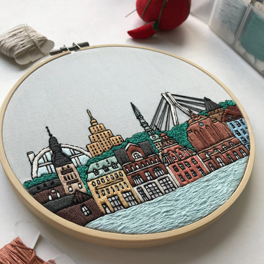 Riga, Lettland, Stadtbild - Handstickmuster (PDF)