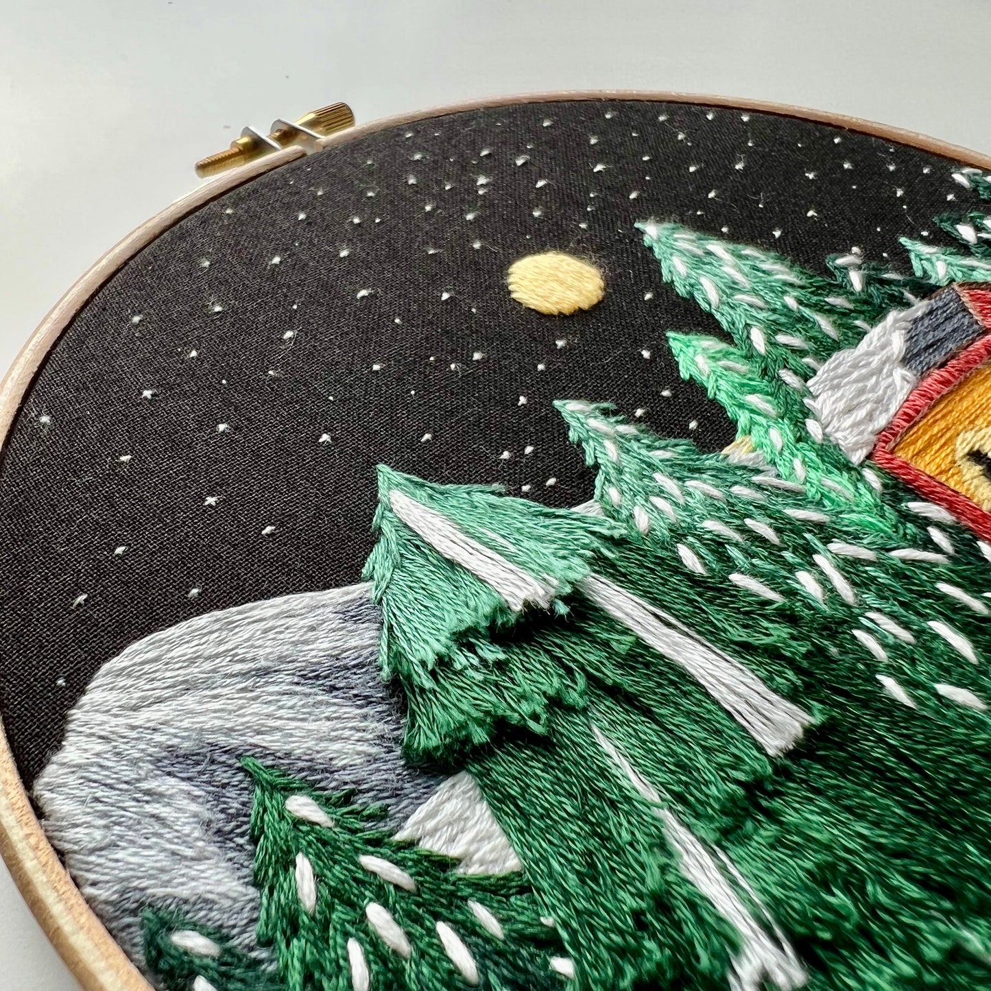Treehouse in winter forest - Hand Embroidery Pattern (PDF)