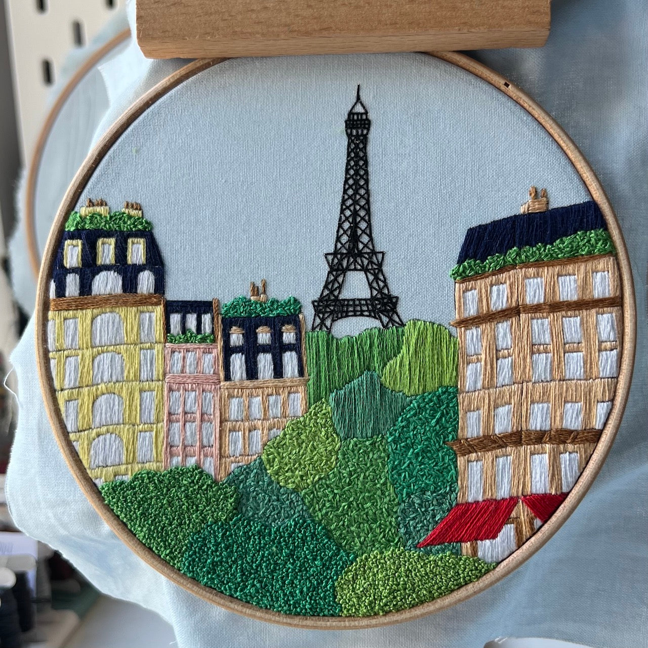 Paris, Frankreich, Stadtbild - Handstickmuster (PDF)