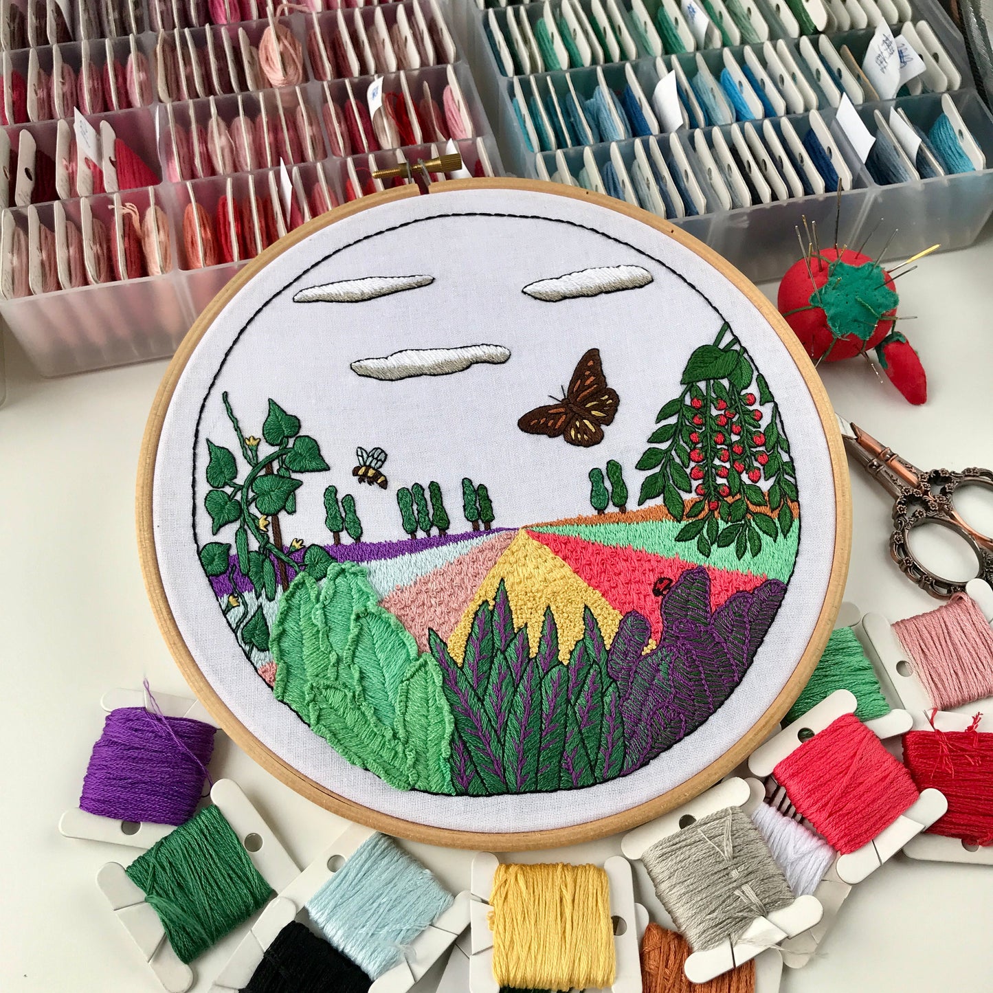 Garden, Flowers and Bee - Hand Embroidery Pattern (PDF)