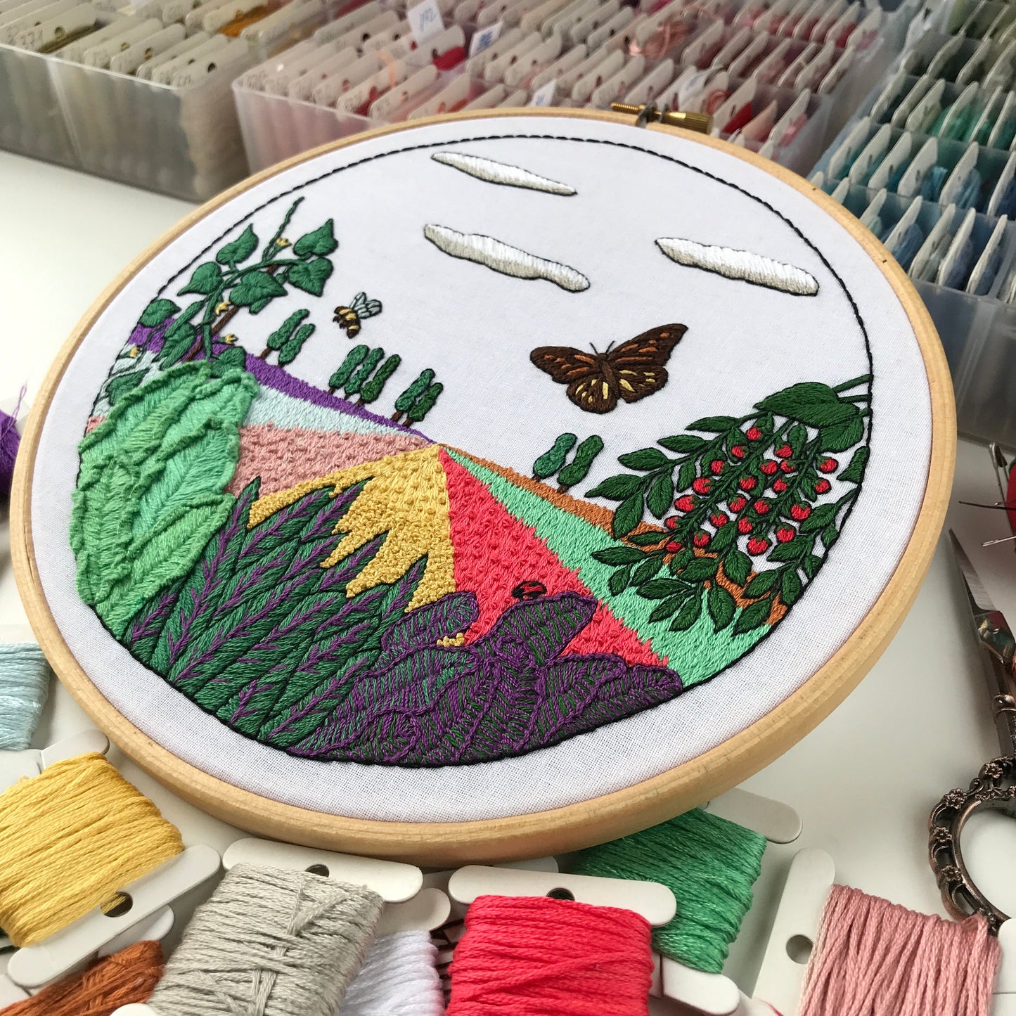 Garden, Flowers and Bee - Hand Embroidery Pattern (PDF)